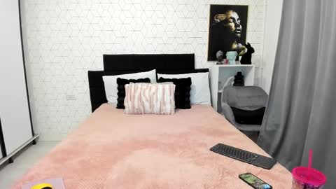 Snapshot of heidixcutie chatting on 11/27/25, 04:25 Heidi online show from 11/27/25, 04:25