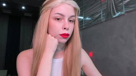 Snapshot of heileymeow chatting on 12/30/24, 05:44 Heiley online show from 12/30/24, 05:44