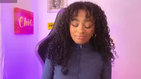 Snapshot of heily_fox chatting on 01/30/25, 07:39 HEILY online show from 01/30/25, 07:39