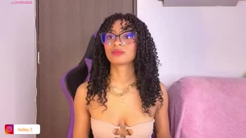 Snapshot of heily_fox chatting on 02/24/25, 05:11 HEILY online show from 02/24/25, 05:11