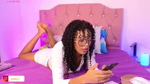 Snapshot of heily_fox chatting on 02/28/25, 09:15 HEILY online show from 02/28/25, 09:15