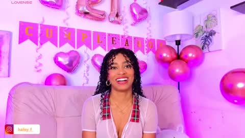 Snapshot of heily_fox chatting on 03/04/25, 06:37 HEILY online show from 03/04/25, 06:37