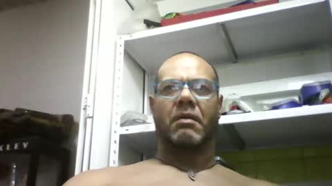 Snapshot of heistt chatting on 10/14/25, 08:20 Heist Stein online show from 10/14/25, 08:20