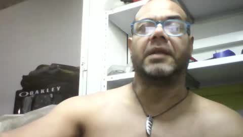 Snapshot of heistt chatting on 10/18/25, 01:19 Heist Stein online show from 10/18/25, 01:19