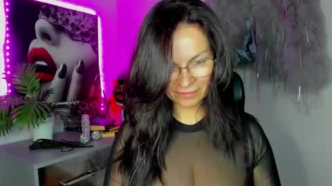 Snapshot of helen_79 chatting on 04/18/26, 05:55 Helen online show from 04/18/26, 05:55
