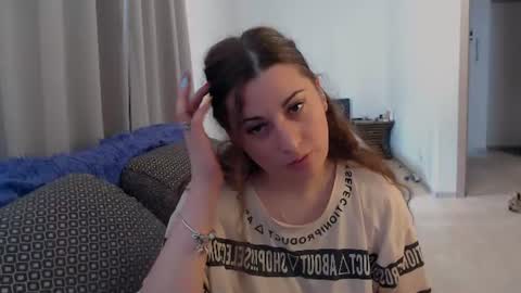helen_adams_ online show from 06/27/26, 06:51