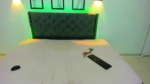 Snapshot of helen_curly chatting on 09/19/25, 02:29 helen_curly online show from 09/19/25, 02:29