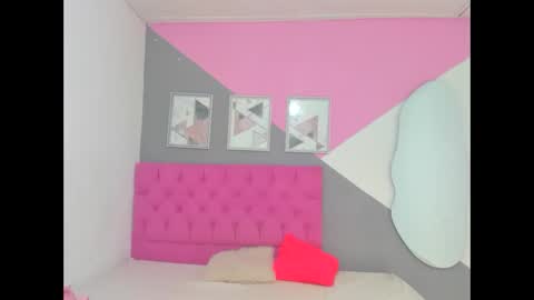 Snapshot of helen_curly chatting on 11/13/25, 02:49 helen_curly online show from 11/13/25, 02:49