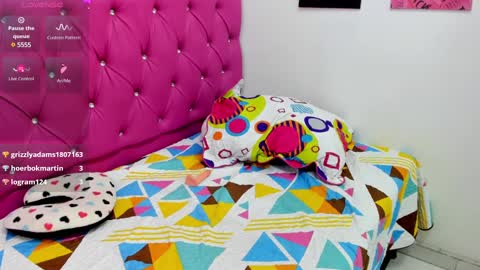 Snapshot of helen_russoo chatting on 03/07/25, 09:06 Helen online show from 03/07/25, 09:06