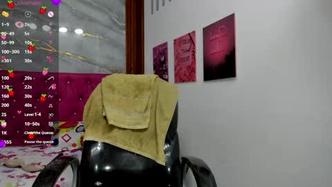 Helen online show from 04/15/26, 07:10