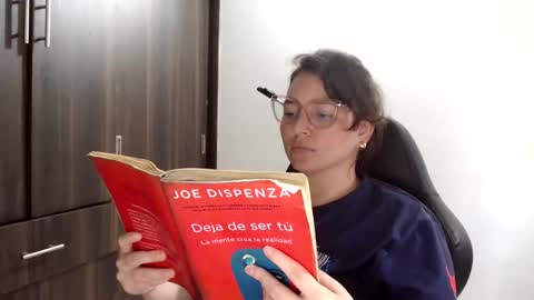 Snapshot of helena018 chatting on 09/25/25, 04:43 helena online show from 09/25/25, 04:43