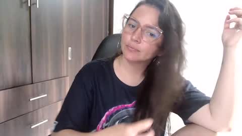 Snapshot of helena018 chatting on 10/07/25, 04:04 helena online show from 10/07/25, 04:04