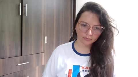 Snapshot of helena018 chatting on 10/08/25, 03:42 helena online show from 10/08/25, 03:42