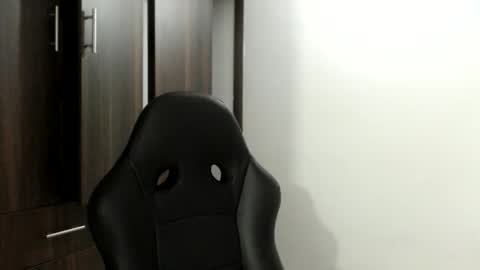 Snapshot of helena018 chatting on 10/17/25, 04:20 helena online show from 10/17/25, 04:20