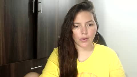 Snapshot of helena018 chatting on 10/19/25, 08:42 helena online show from 10/19/25, 08:42