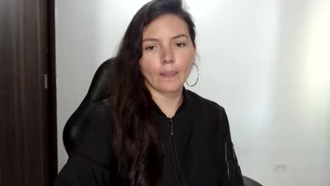 Snapshot of helena018 chatting on 10/23/25, 04:17 helena online show from 10/23/25, 04:17