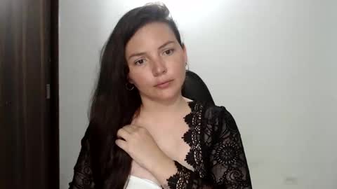 Snapshot of helena018 chatting on 10/24/25, 09:33 helena online show from 10/24/25, 09:33