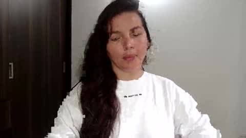 Snapshot of helena018 chatting on 10/25/25, 03:40 helena online show from 10/25/25, 03:40