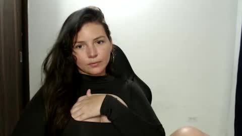 Snapshot of helena018 chatting on 10/31/25, 10:55 helena online show from 10/31/25, 10:55