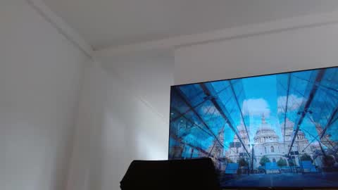 Snapshot of helena_hadler chatting on 02/11/25, 07:27 -- EE -- online show from 02/11/25, 07:27