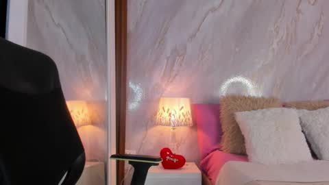 Helena Santos  online show from 02/23/26, 10:56