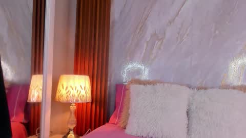 Helena Santos  online show from 03/19/26, 10:41