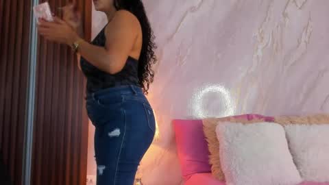 Helena Santos  online show from 04/17/26, 08:01