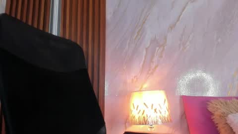 Helena Santos  online show from 04/18/26, 11:58