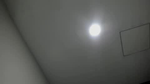 Snapshot of helenaduque_ chatting on 12/14/25, 11:26 Helena online show from 12/14/25, 11:26