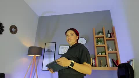 Snapshot of helenaduque_ chatting on 01/06/26, 09:57 Helena online show from 01/06/26, 09:57