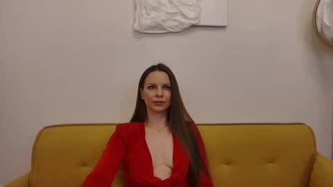 Snapshot of helenbenit chatting on 11/19/25, 08:14 Helen online show from 11/19/25, 08:14