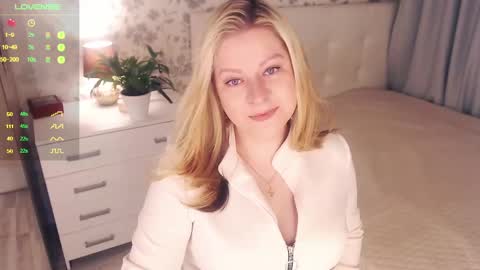 Helena Bonham online show from 12/24/24, 04:22