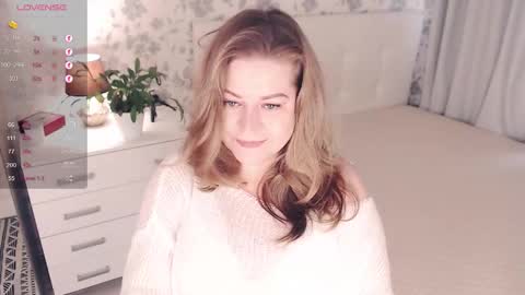 Helena Bonham online show from 09/22/25, 10:39