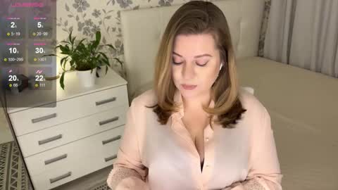 Helena Bonham online show from 12/13/25, 09:53