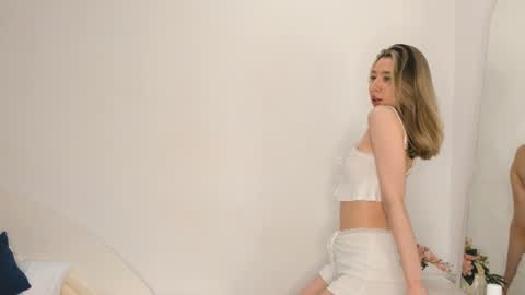 Sarah  here Help to make 100 thumbs up  online show from 01/29/25, 03:54