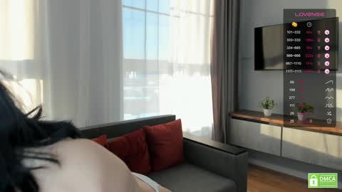 Sarah  here Help to make 100 thumbs up  online show from 02/08/25, 11:55