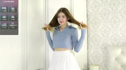 Sarah  here Help to make 100 thumbs up  online show from 02/27/25, 05:15