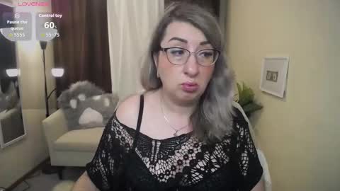 helenenigma online show from 11/17/25, 07:19