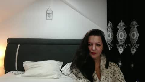 Snapshot of helenhh chatting on 12/10/24, 10:06 helenhh online show from 12/10/24, 10:06