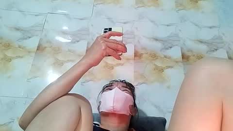 Snapshot of helenna_00 chatting on 12/14/25, 12:05 helenna_00 online show from 12/14/25, 12:05