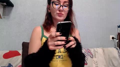 Snapshot of helenred chatting on 10/16/25, 08:26 HelenRed online show from 10/16/25, 08:26