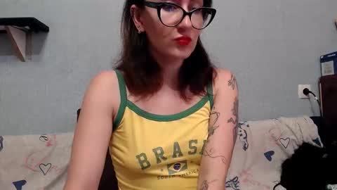 Snapshot of helenred chatting on 11/01/25, 09:22 HelenRed online show from 11/01/25, 09:22