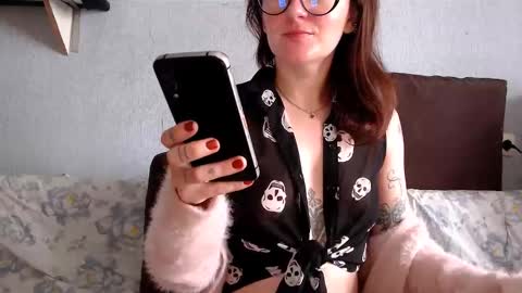 Snapshot of helenred chatting on 02/18/26, 09:38 HelenRed online show from 02/18/26, 09:38