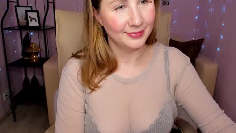 Snapshot of helens_lov chatting on 02/07/25, 08:11 Helen online show from 02/07/25, 08:11