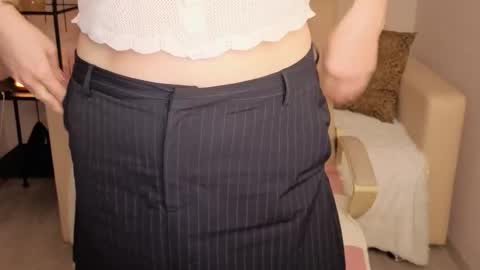 Snapshot of helens_lov chatting on 09/25/25, 01:42 Helen online show from 09/25/25, 01:42