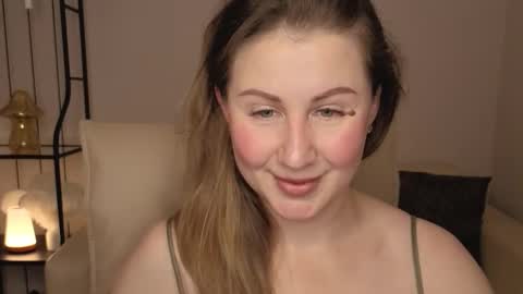 Snapshot of helens_lov chatting on 11/23/25, 02:00 Helen online show from 11/23/25, 02:00