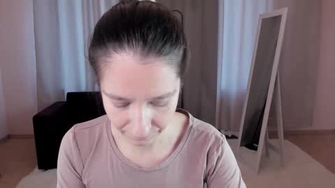 Helen online show from 09/26/25, 02:37