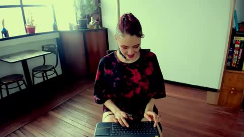 Heliconia online show from 10/12/25, 05:56