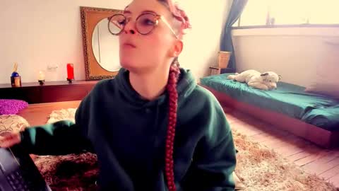 Heliconia online show from 12/13/25, 07:53