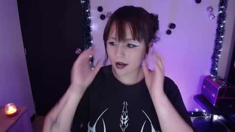 Snapshot of hell_dancer_ chatting on 12/15/25, 12:15 Lexa online show from 12/15/25, 12:15